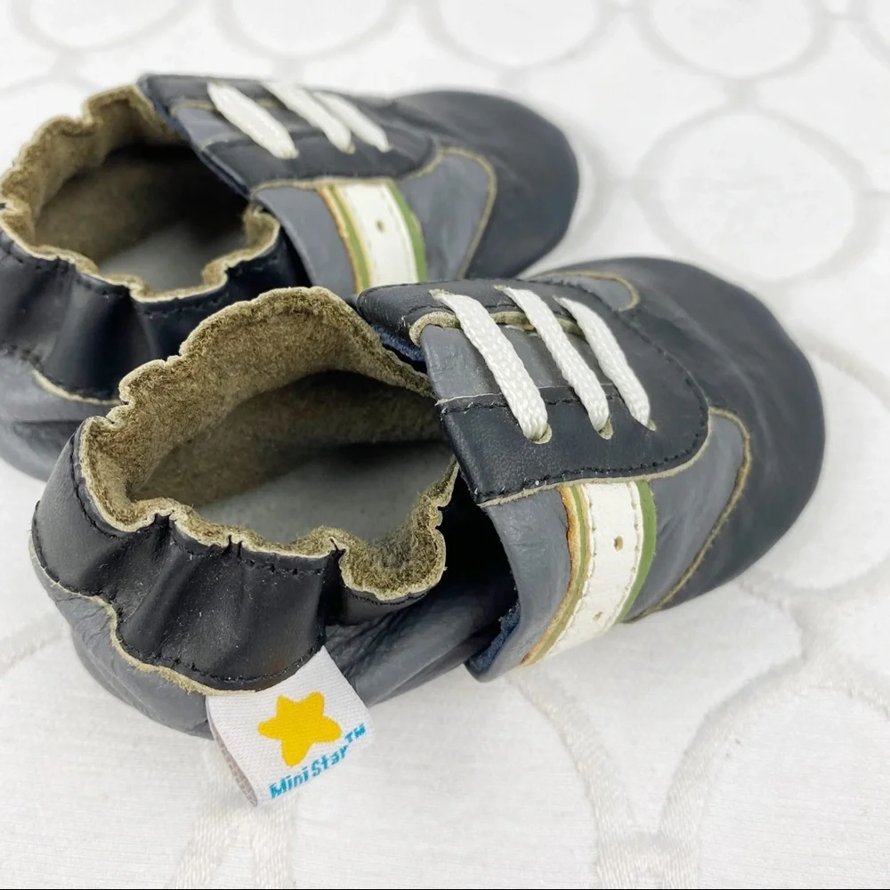 NWOT Mini Star Leather Suede Baby Infant Walker Sneakers Size 0-6 mos